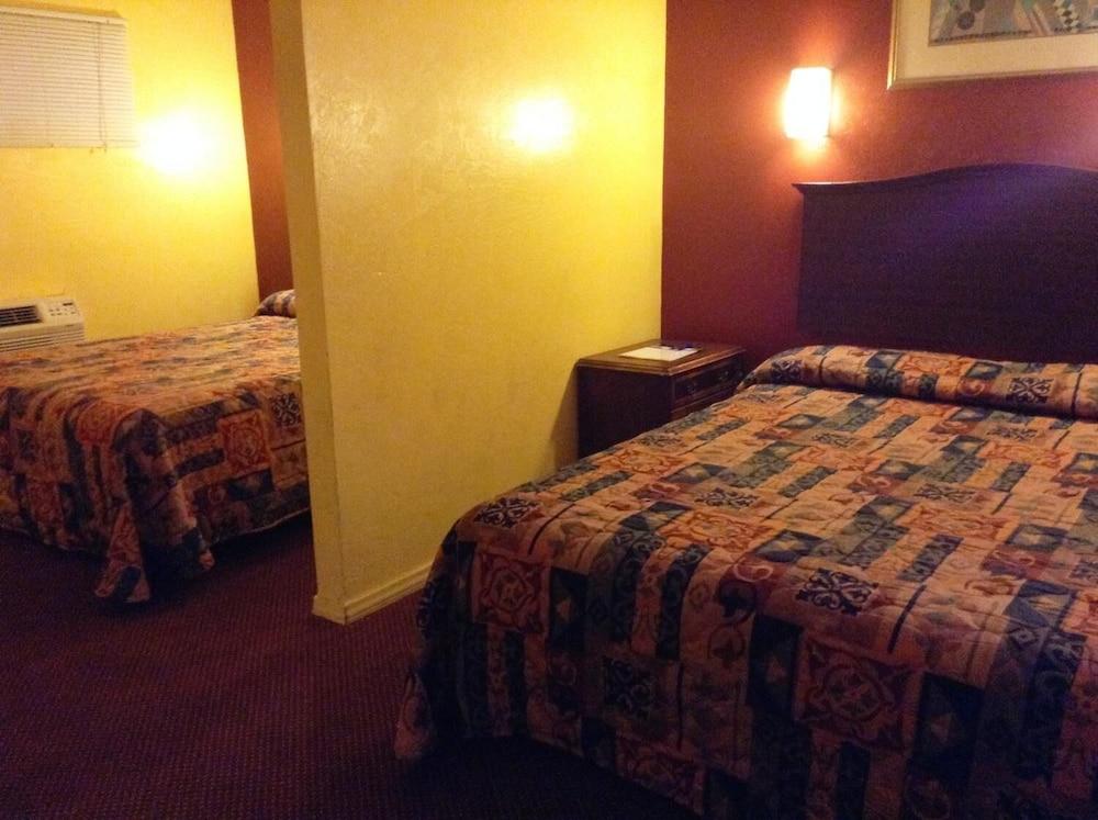 Oceanside Inn and Suites photo 25