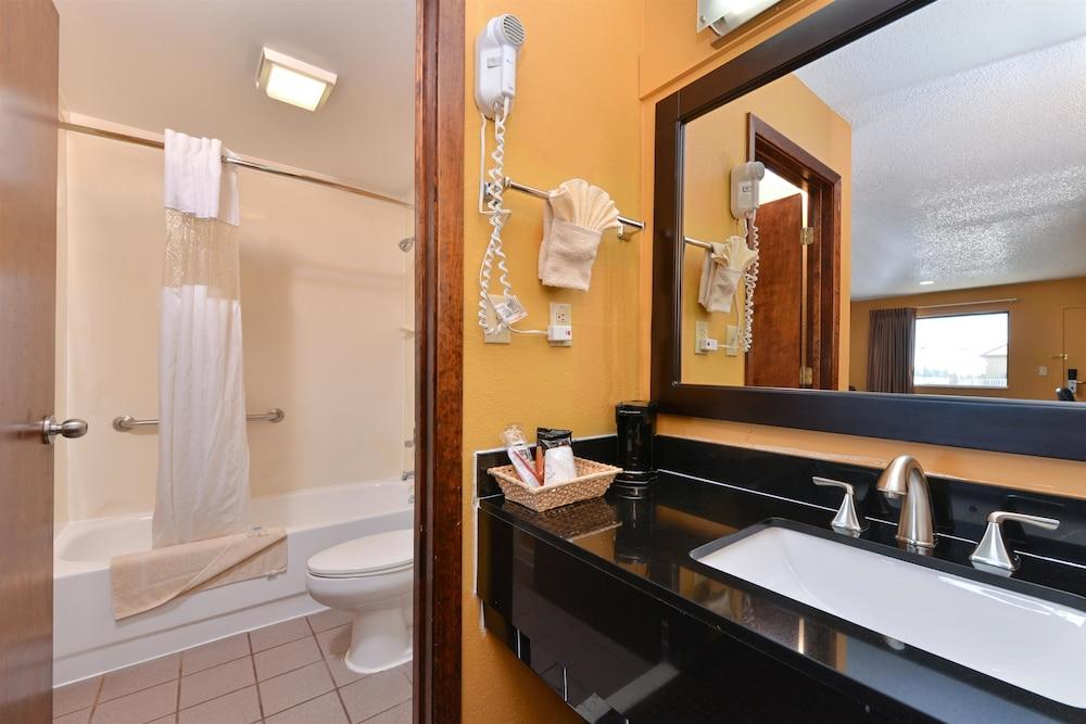 Days Inn & Suites by Wyndham Byram photo 12