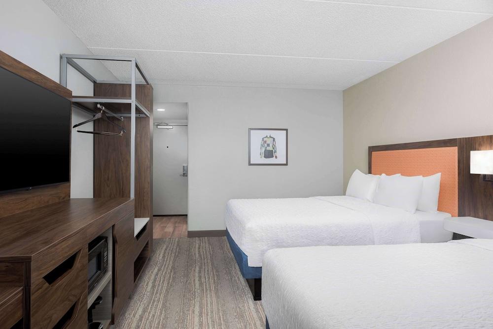 Hampton Inn Louisville-Airport photo 4