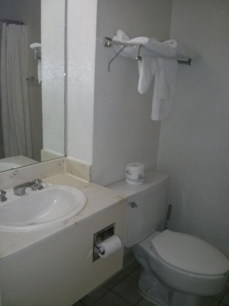 Val U Stay Inn and Suites photo 11
