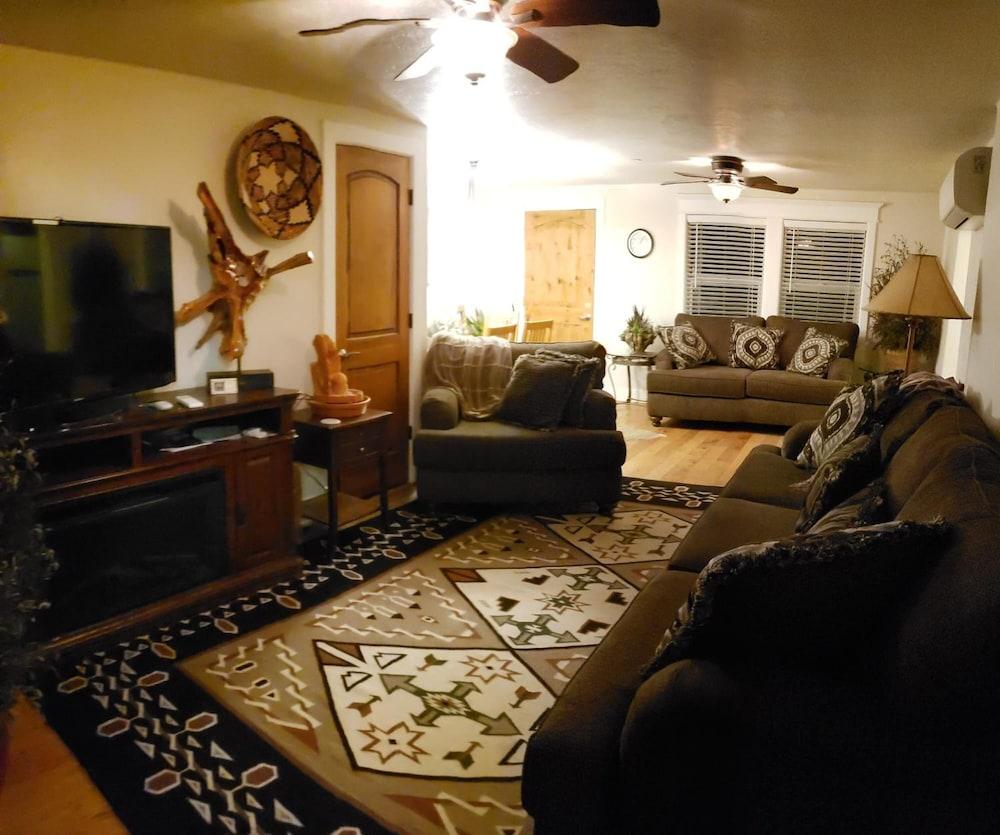 Stone Lizard Lodging photo 44