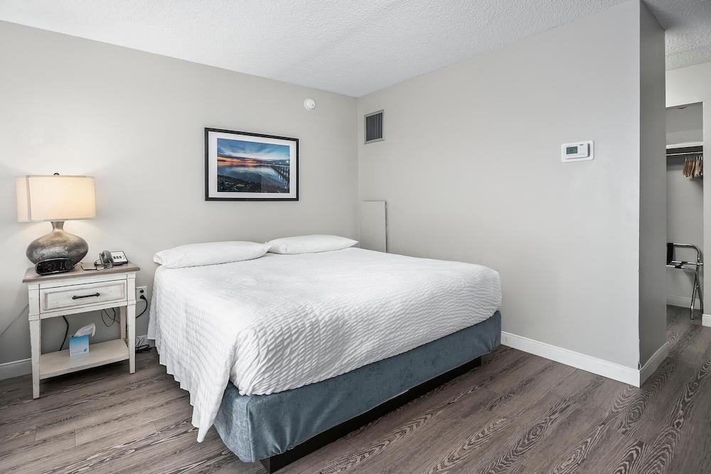 First Floor Standard Deluxe King photo 3