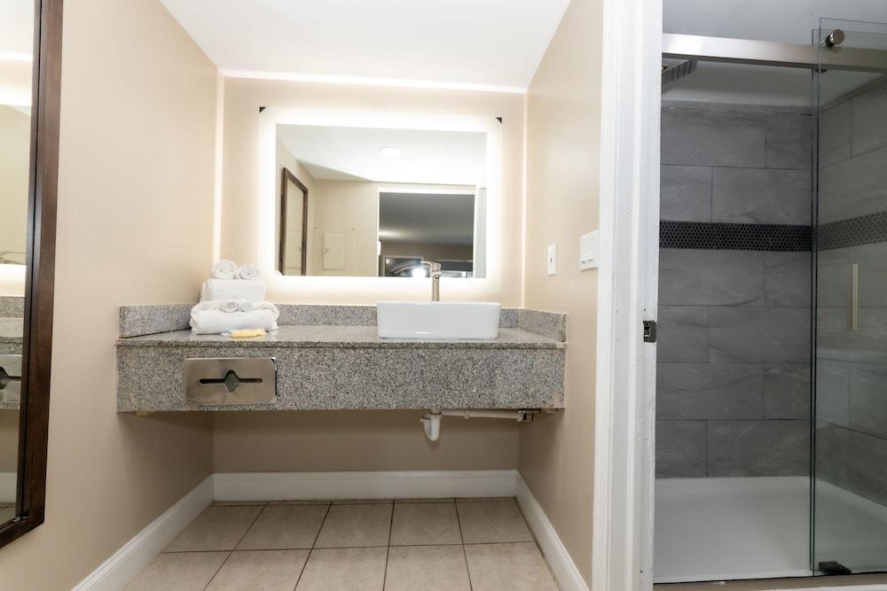 Seaside Sands Inn photo 64