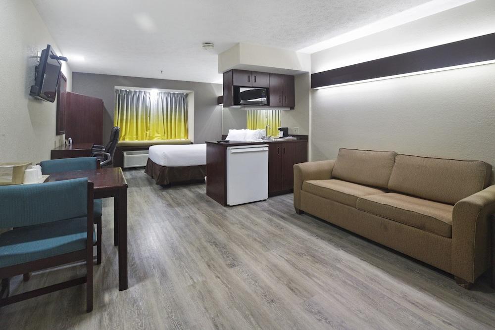 Microtel Inn & Suites by Wyndham Meridian photo 4