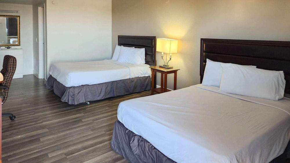 Motel 6 Henderson, NV photo 14