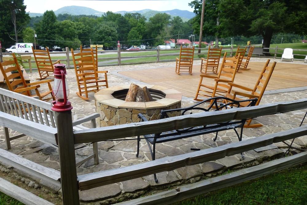Townsend Gateway Inn photo 31