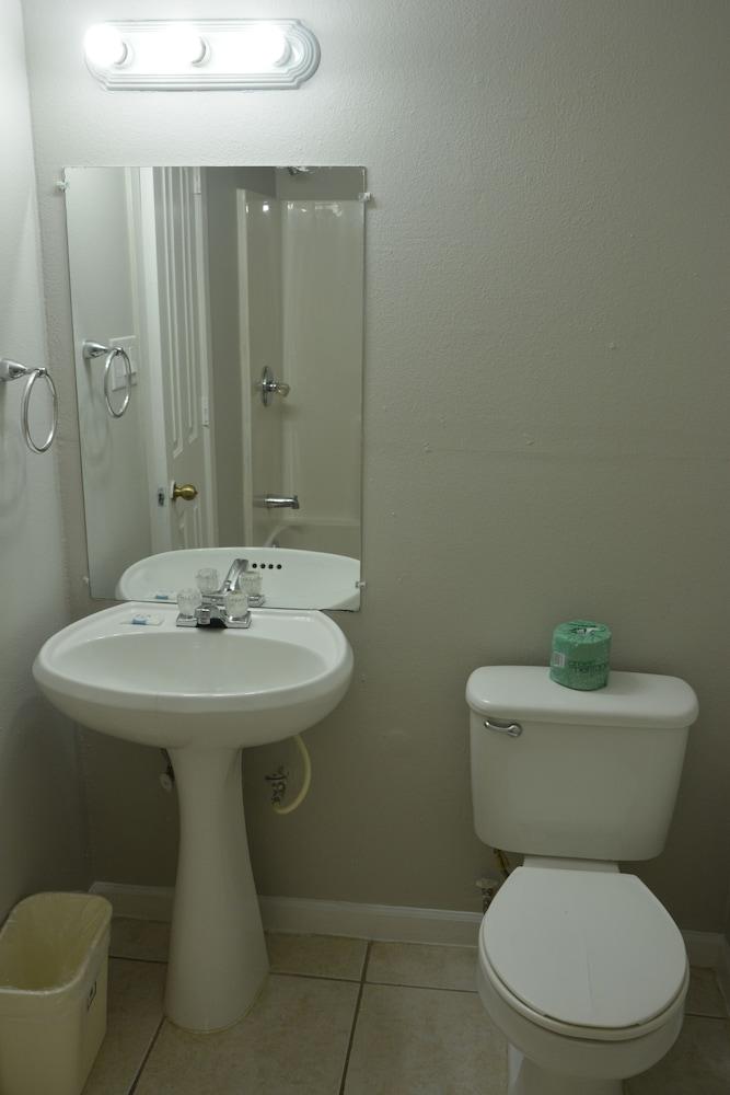 Economy Inn photo 7
