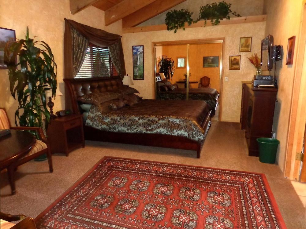 Evergreen Haus photo 5