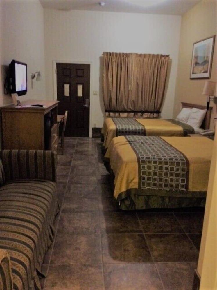 Texas Inn Weslaco photo 23