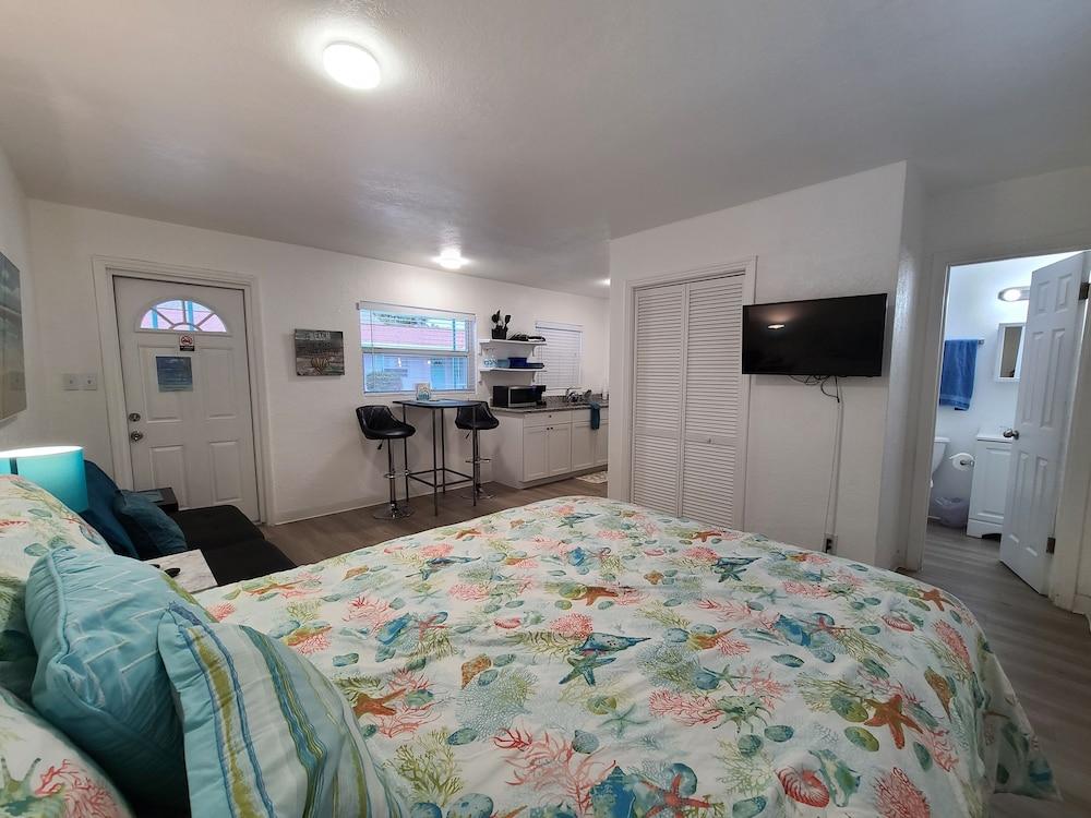 Sun Island Motel photo 85