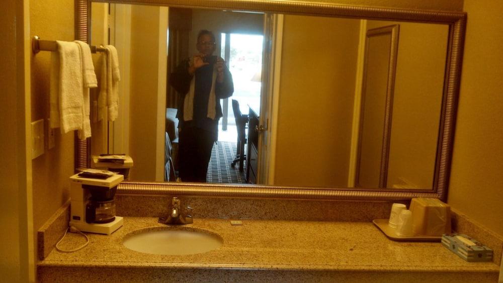 Relax Inn photo 23
