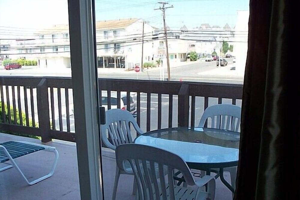 Aquarius Arms Motel photo 1