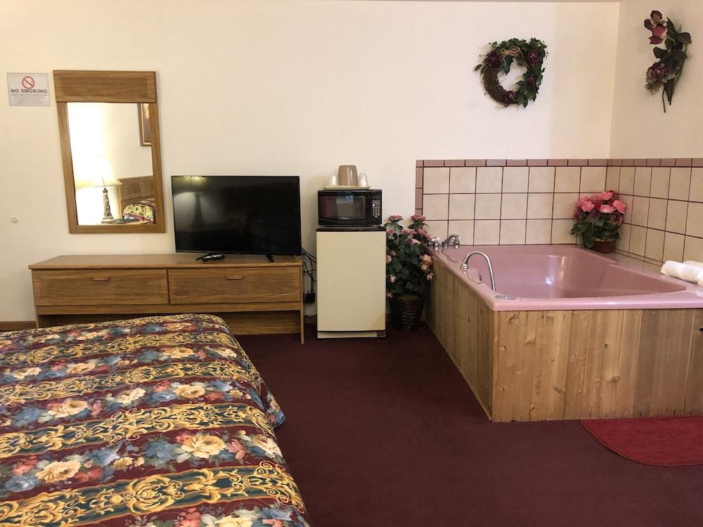 Lakeside Motel photo 19