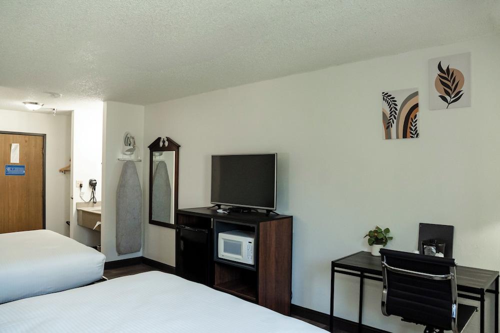 Victorian Inn & Suites photo 9