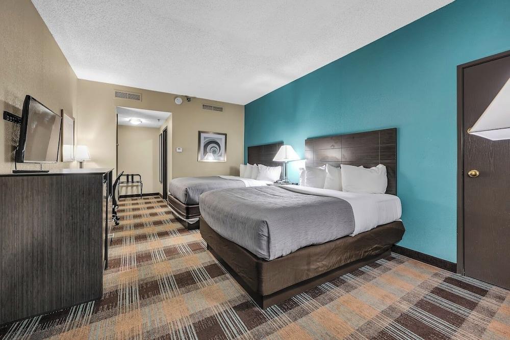 Quality Inn Roseville-Detroit North photo 11