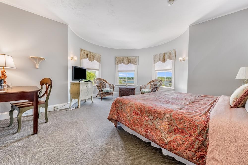 Castle Manor Inn photo 20