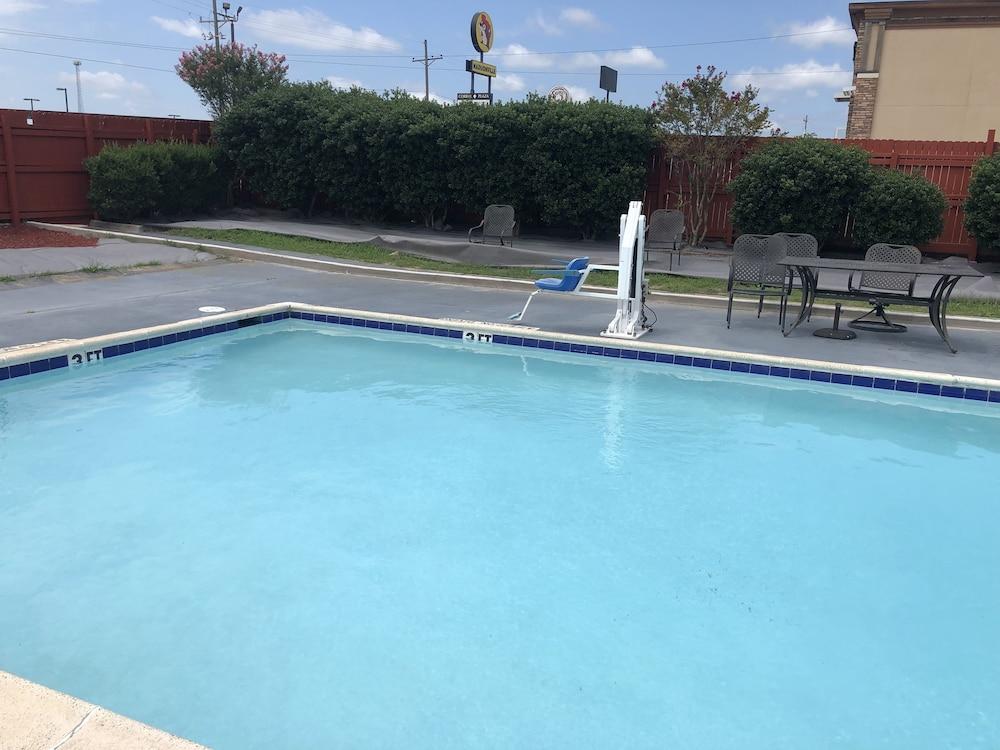Quality Inn Madisonville photo 35