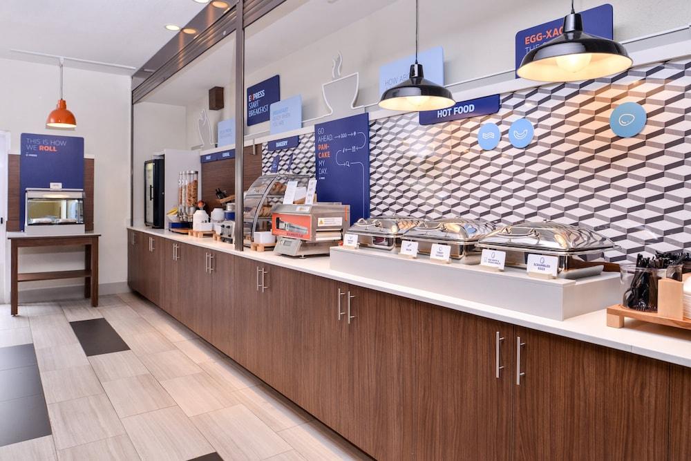 Holiday Inn Express Tampa N I-75 - University Area by IHG photo 45