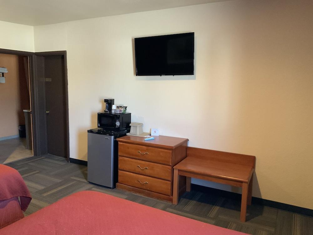 Frontier Motel photo 56