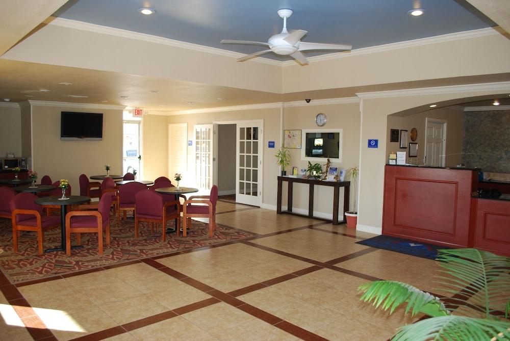 Americas Best Value Inn Lubbock E photo 13