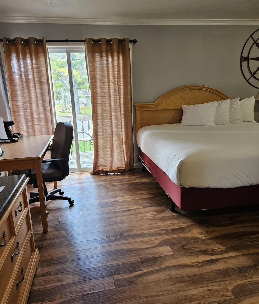 Capt.'s Inn & Suites photo 40