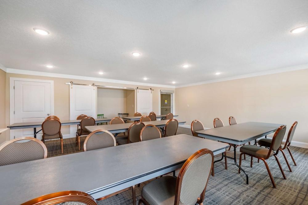 Best Western Plus University Park Inn & Suites photo 27
