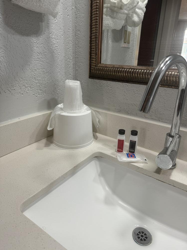 Motel 6 Savannah, GA- Gateway & I-95 photo 18