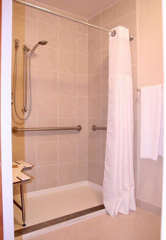 DoubleTree Suites by Hilton Hotel Mt. Laurel photo 31