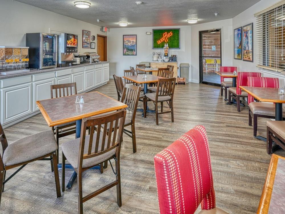Yellowstone River Inn & Suites photo 14
