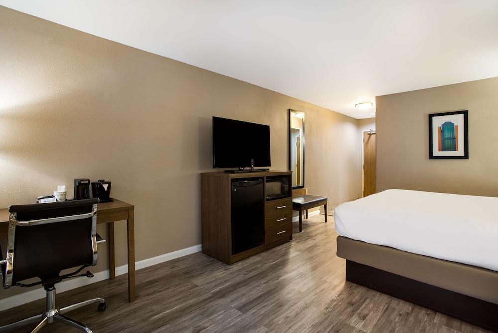 Best Western Gallup West photo 17