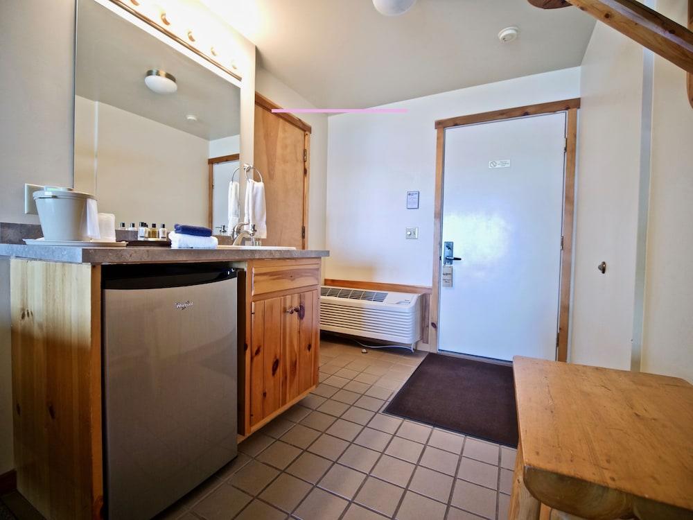 Whaleback Inn photo 33