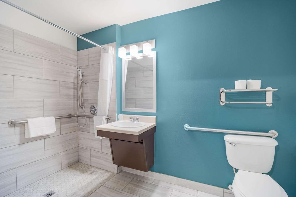 WoodSpring Suites North Charleston Airport I-526 photo 17