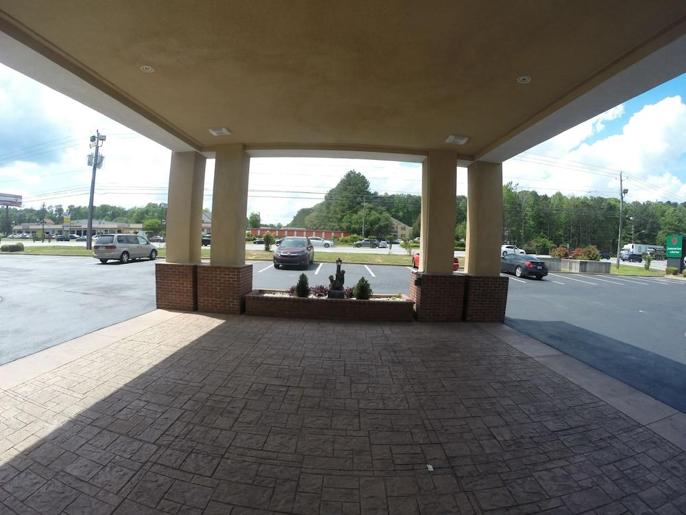 Jameson Inn and Suites Riverdale photo 32