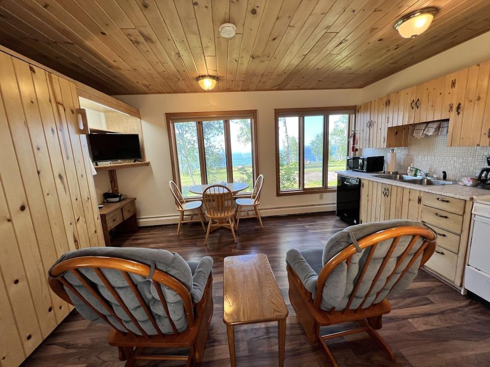 Thomsonite Beach Inn photo 52