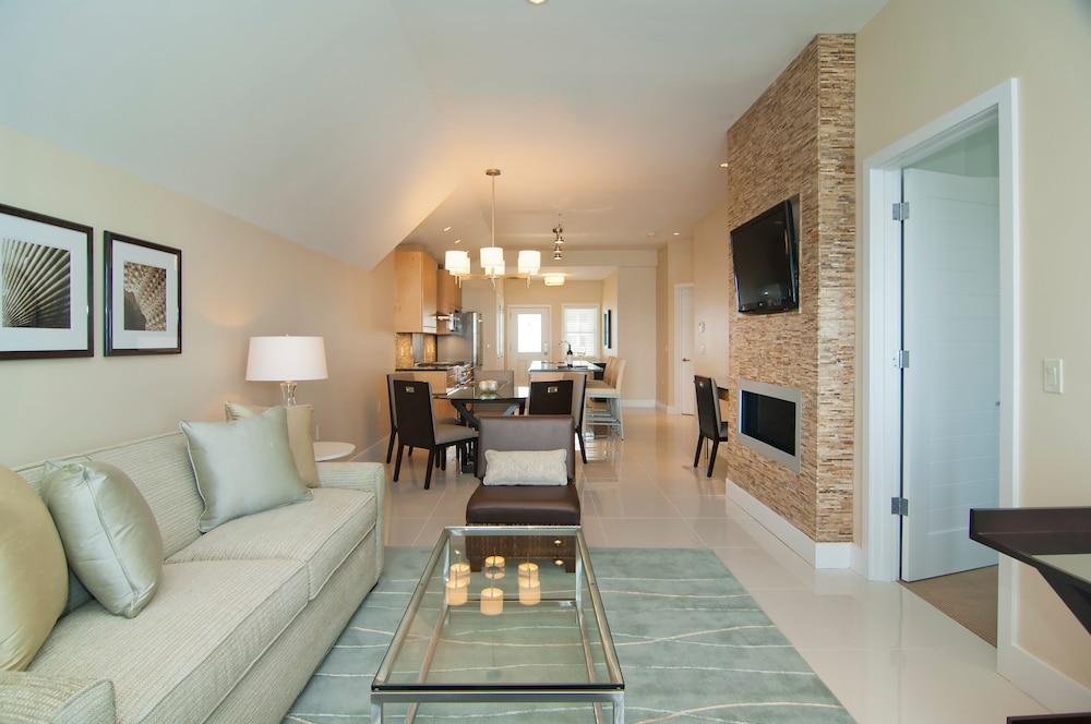 Water's Edge Resort & Spa photo 29