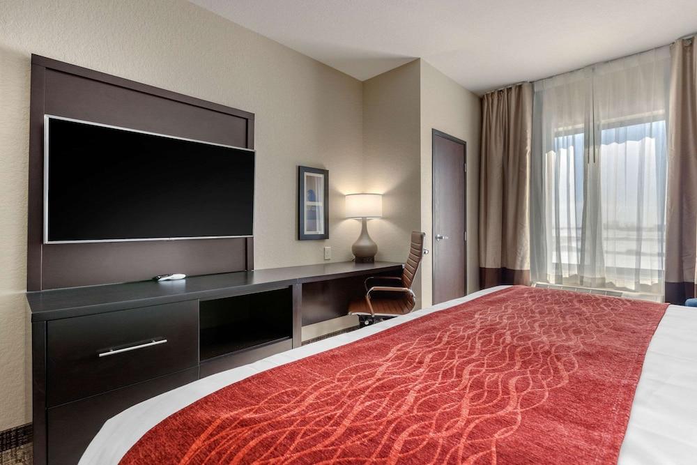 Comfort Inn & Suites Cedar Rapids CID Eastern Iowa Airport photo 14