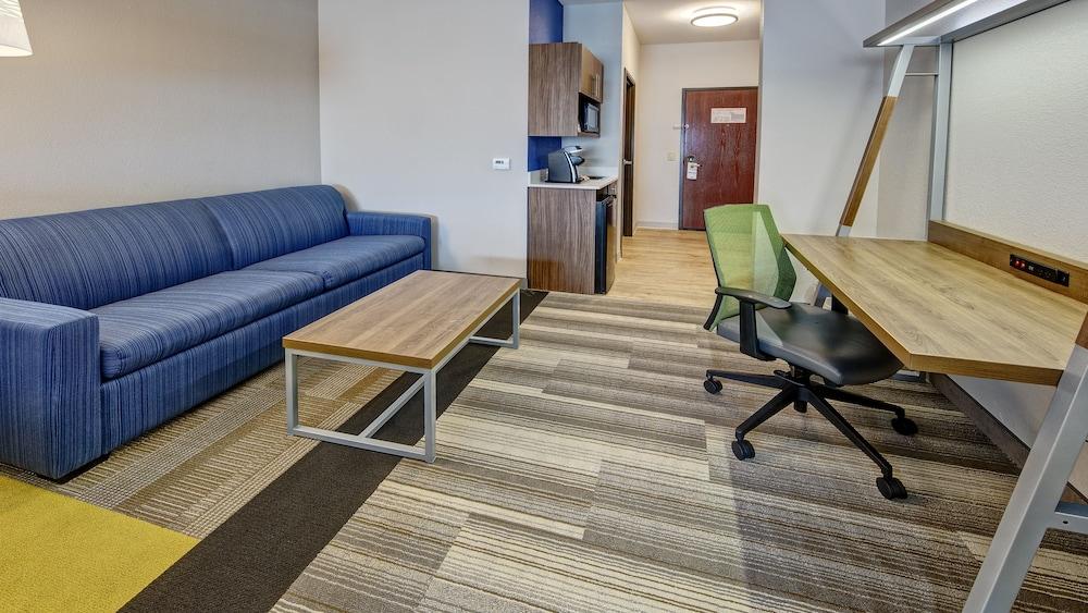 Holiday Inn Express Hotel & Suites Corsicana by IHG photo 12