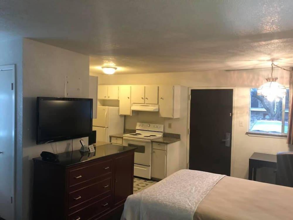 Ranch House Inn and Suites photo 41