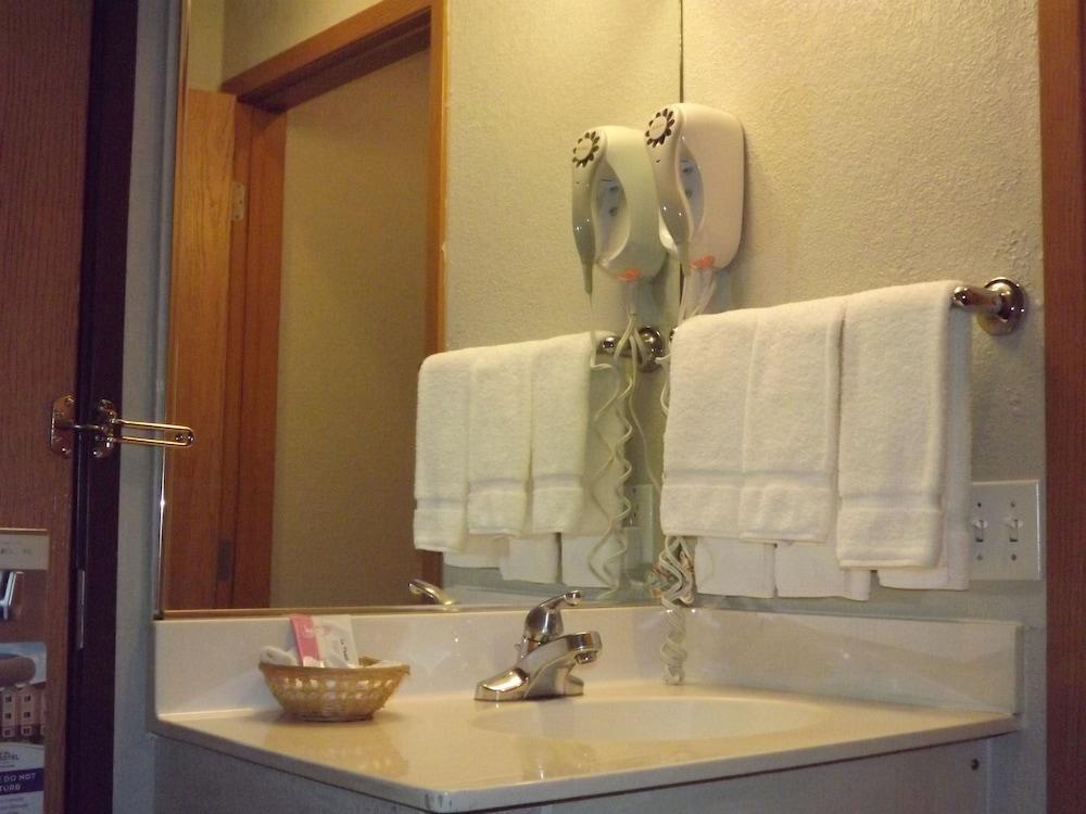 Microtel Inn & Suites by Wyndham Ames photo 27