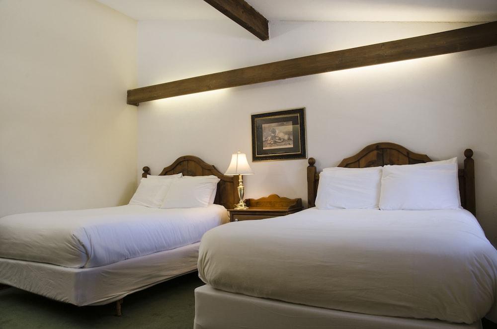 Summit Lodge photo 11