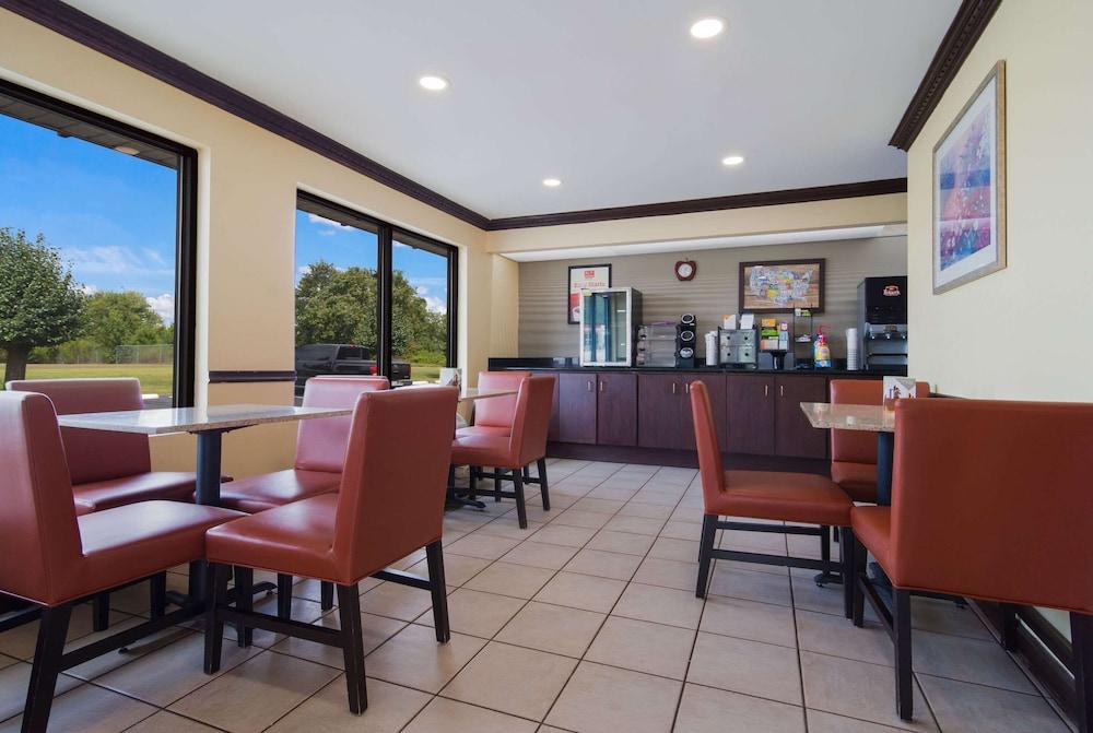 Econo Lodge Battleboro - Rocky Mount I-95 photo 27