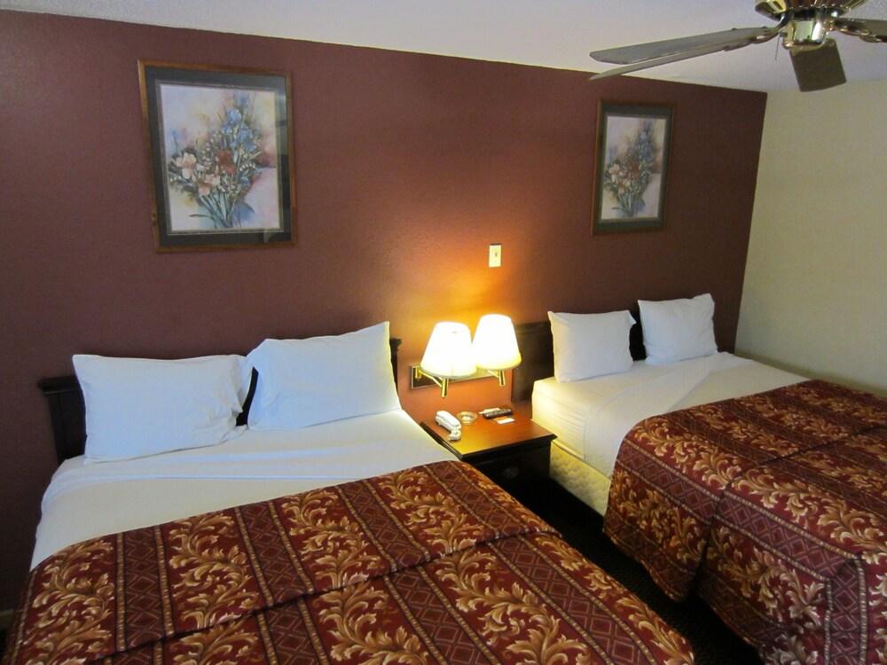 First Western Inn photo 8