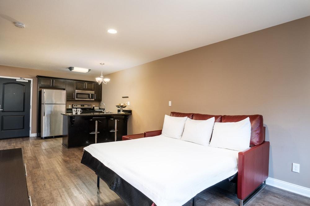 The Hotel Sync photo 17