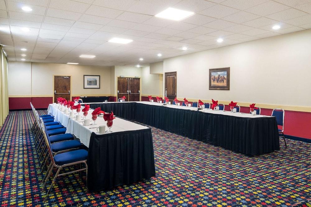 Red Lion Hotel & Conference Center Cheyenne photo 59