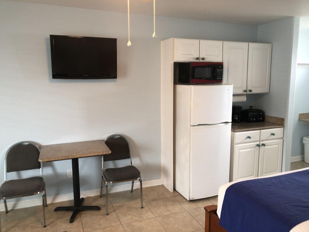 Beachgate Condo Suites And Hotel 437 1 Bedroom Condo photo 4
