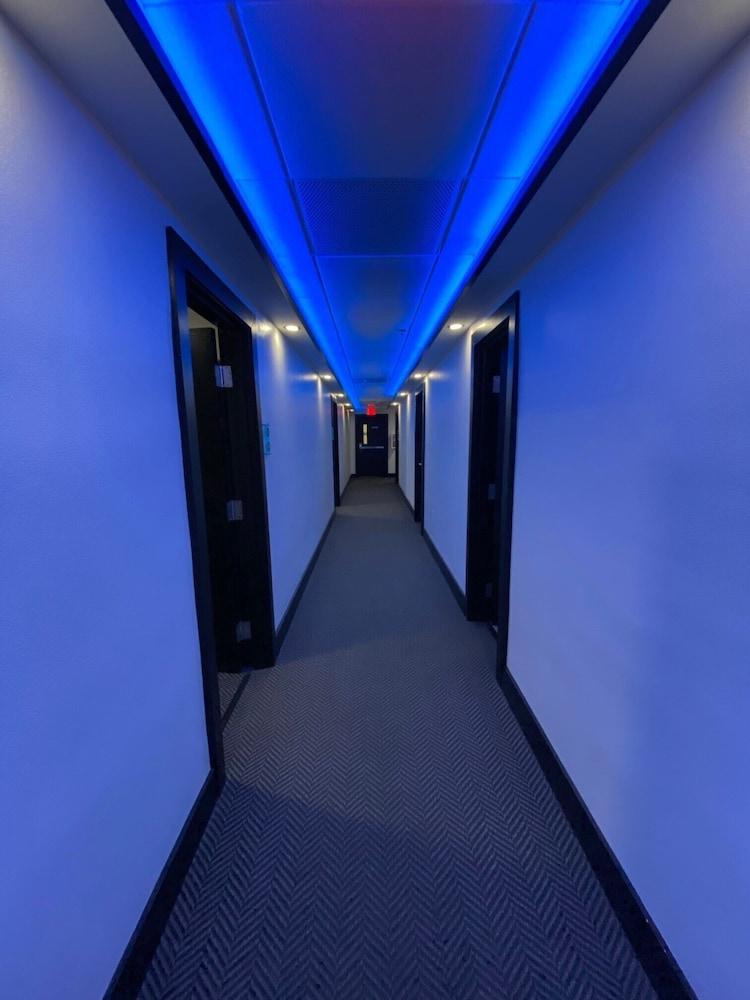 Streamline Hotel photo 16