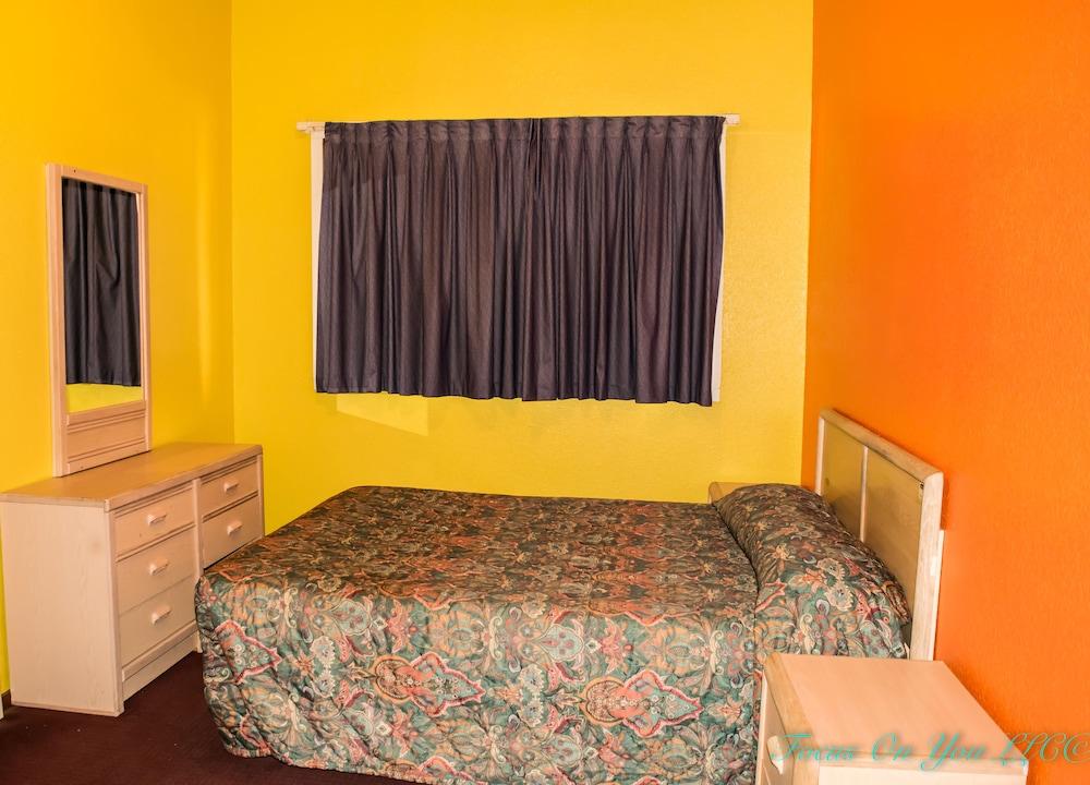 Bloomfield Motel photo 14