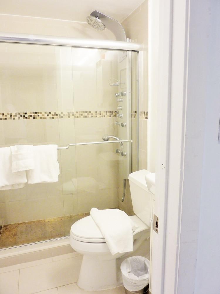 Soleil Apartments at Castle Beach Club photo 52