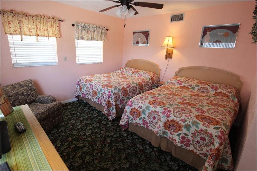 Silver Sands Motel photo 13