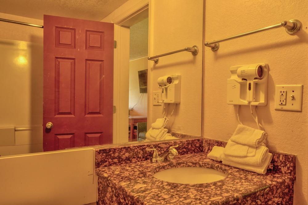 Clearwater Hotel photo 61